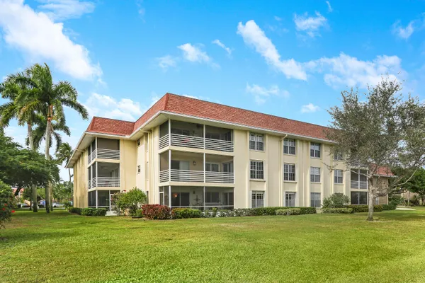 $195,000 | 5510 Tamberlane Circle, Unit 143, Palm Beach Gardens, FL 33418