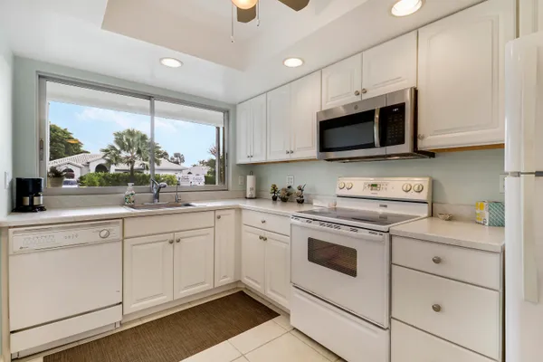 $195,000 | 5510 Tamberlane Circle, Unit 143, Palm Beach Gardens, FL 33418