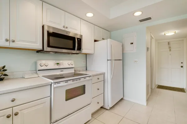 $195,000 | 5510 Tamberlane Circle, Unit 143, Palm Beach Gardens, FL 33418