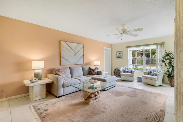 $195,000 | 5510 Tamberlane Circle, Unit 143, Palm Beach Gardens, FL 33418