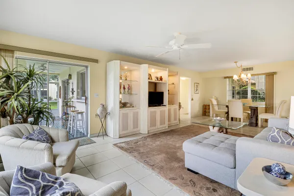$195,000 | 5510 Tamberlane Circle, Unit 143, Palm Beach Gardens, FL 33418