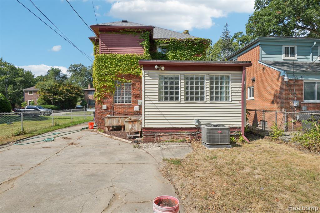 20024 Picadilly Road Detroit, MI 48221 - Photo 36 of 42