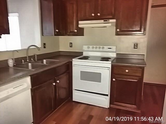 5127 West Harvard Road Clarkston, MI 48348 - Photo 4 of 11 KITCHEN.jpg