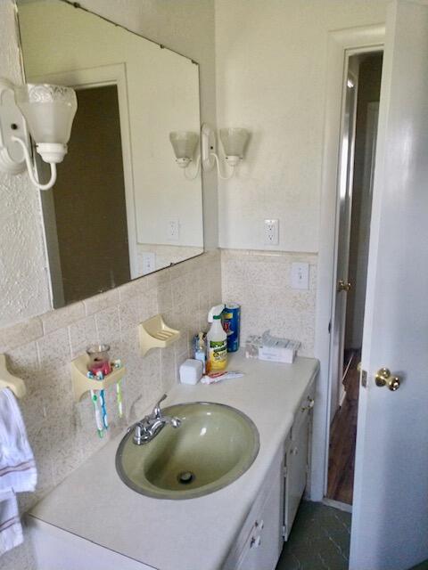 137 West Reed Road LaFayette, GA 30728 - Photo 17 of 41 vanity