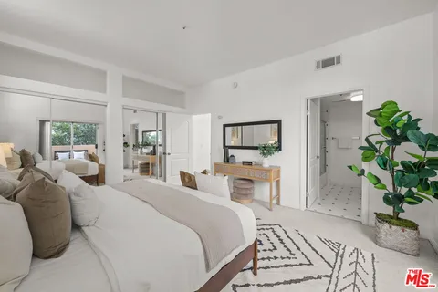 $955,000 | 3675 Empire Drive, Unit 109, Los Angeles, CA 90034