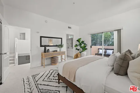 $955,000 | 3675 Empire Drive, Unit 109, Los Angeles, CA 90034