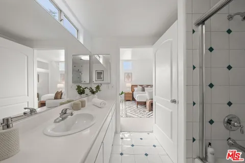 $955,000 | 3675 Empire Drive, Unit 109, Los Angeles, CA 90034