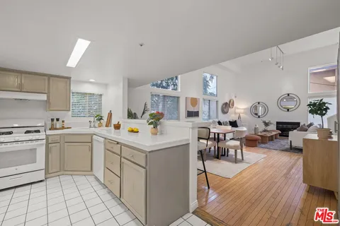 $955,000 | 3675 Empire Drive, Unit 109, Los Angeles, CA 90034
