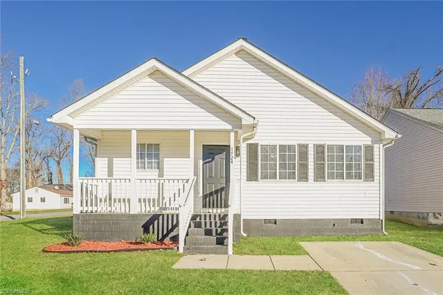 $1,755 | 1724 Hertford Street, Greensboro, NC 27403