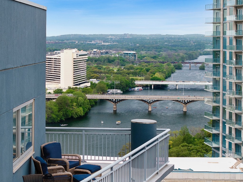 The unit's unique position offers particular privacy and quiet, with no neighbors above, allowing the vast wrap-around outdoor terrace to be open to the beautiful Austin sky - ideal for exquisite entertaining & enjoying the view.