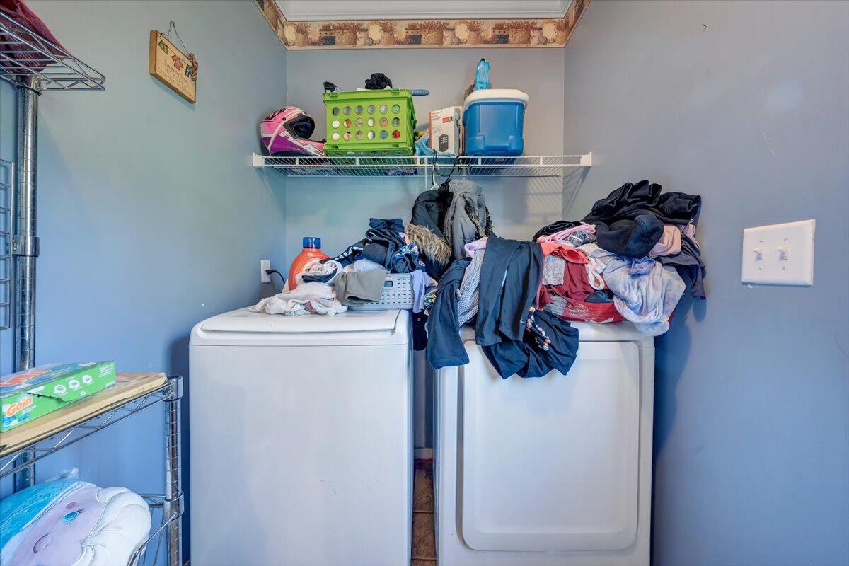 4315 Bandy Road Roanoke, VA 24014 - Photo 20 of 31 a utility room with dryer and washer