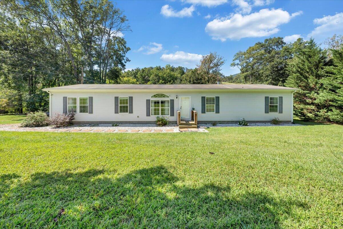 4315 Bandy Road Roanoke, VA 24014 - Photo 26 of 31 a front view of house with yard and green space