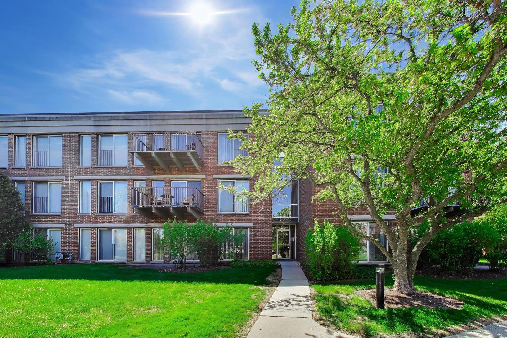 402 Kelburn Road, Unit 126 Deerfield, IL 60015 - Photo 1 of 24