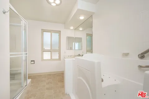 $2,995,000 | 1418 Warner Avenue, Los Angeles, CA 90024