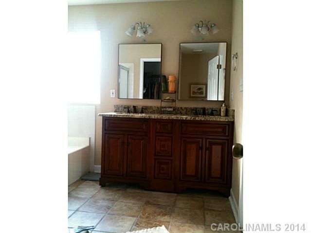 10901 Brandonwood Lane Matthews, NC 28105 - Photo 6 of 9 Gallery Image 6
