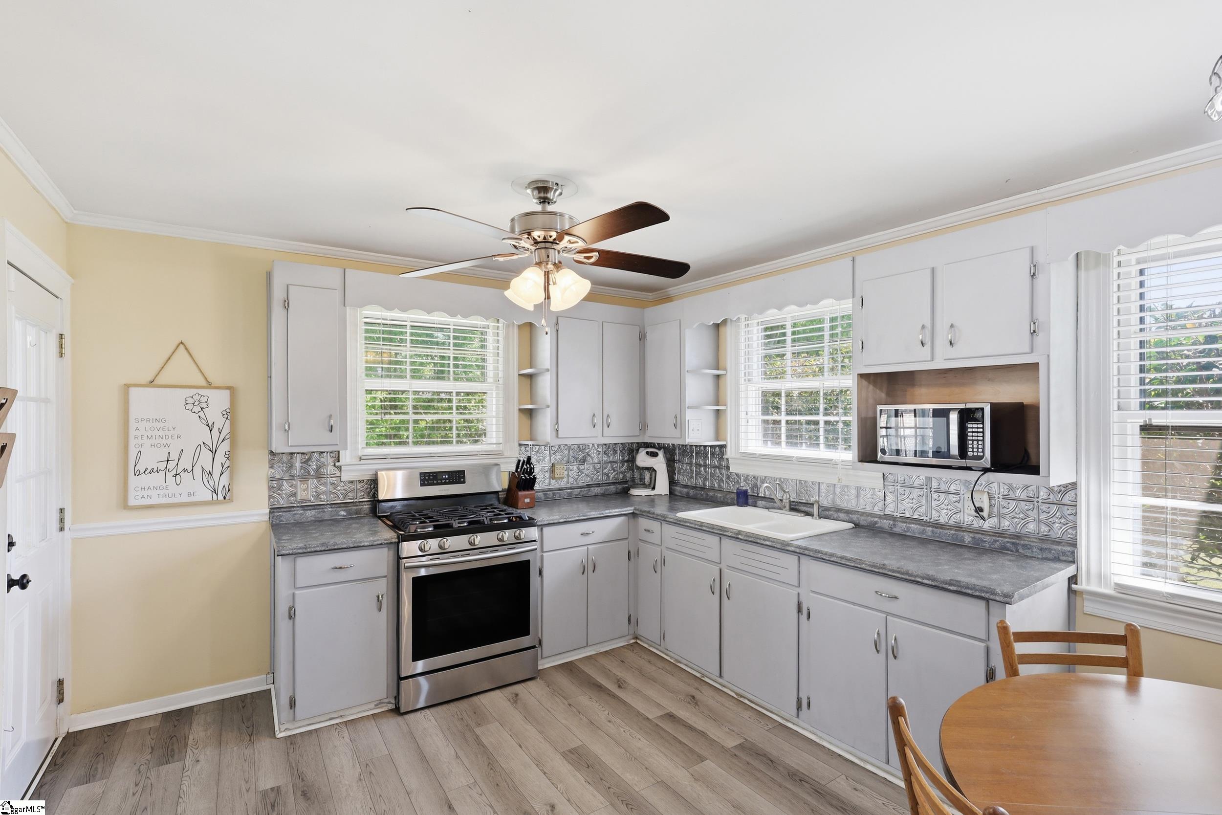 520 South Spring Street Walhalla, SC 29691 - Photo 5 of 35