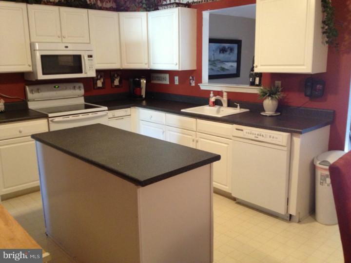 3108 William Road Garnet Valley, PA 19060 - Photo 4 of 24 Kitchen