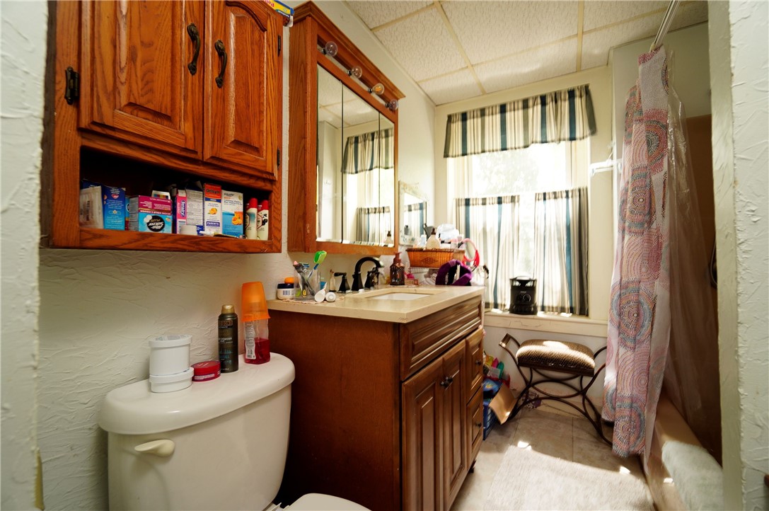 26 Farm Street Woonsocket, RI 02895 - Photo 22 of 40 2nd Flr Bthrm