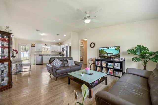 $269,000 | 7004 Beaver Circle, LaBelle, FL 33935