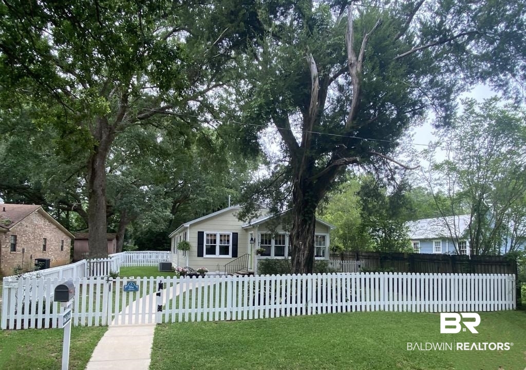 354 Azalea Street Fairhope, AL 36532 - Photo 2 of 24