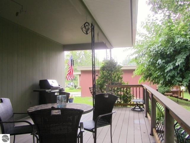 551 Bloomfield Road Traverse City, MI 49686 - Photo 7 of 34 1806189-6.JPG