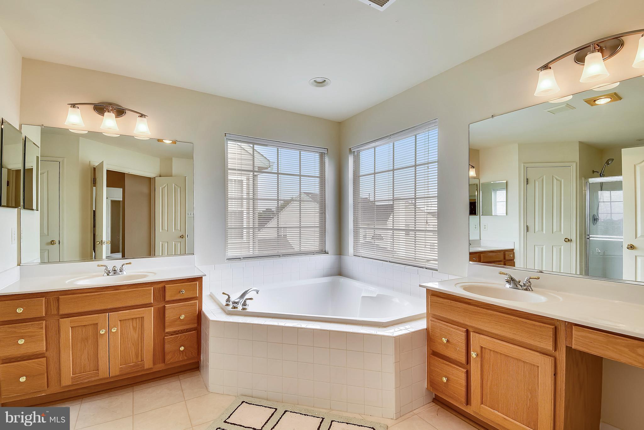 18013 Coachmans Road Germantown, MD 20874 - Photo 15 of 30 Bath (Master)