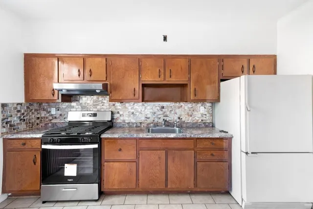 $2,000 | 182 Avenue F, Unit 1, Bayonne, NJ 07002