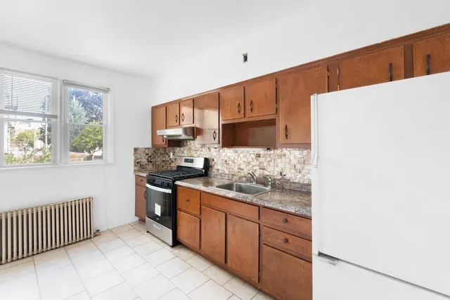 $2,000 | 182 Avenue F, Unit 1, Bayonne, NJ 07002