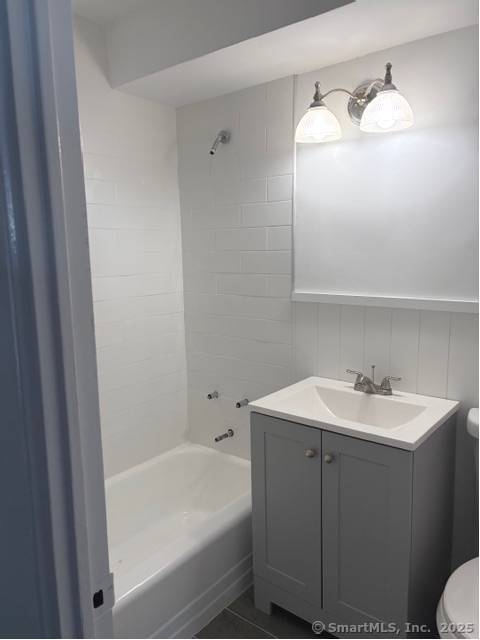 91 Strawberry Hill Avenue, Unit 925 Stamford, CT 06902 - Photo 4 of 20 a bathroom with a sink and a mirror