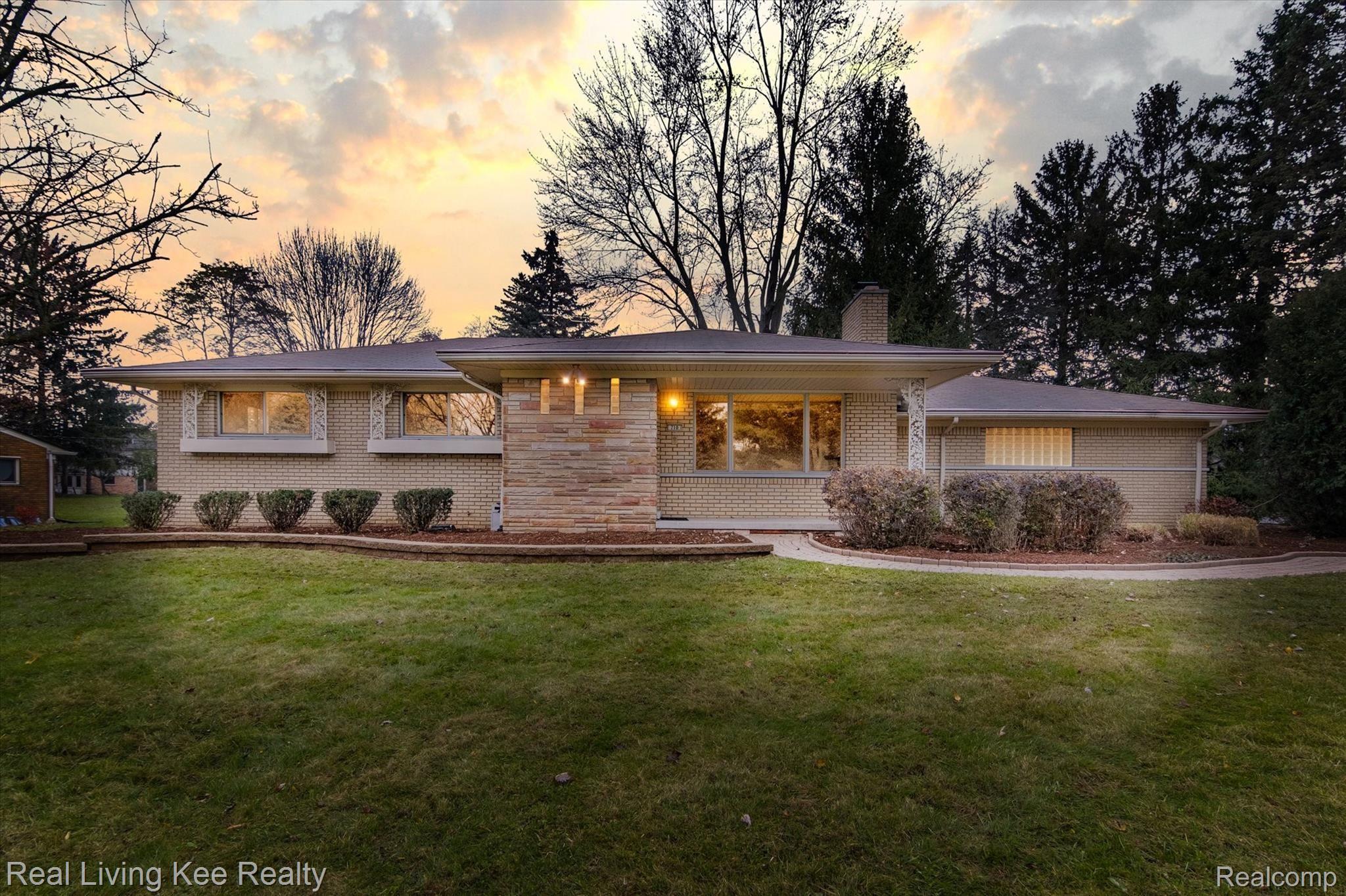 710 Castlebar Drive Rochester, MI 48309 - Photo 1 of 35 01-710 Castlebar Dr-Windowstill Real Estate Photography-1.jpg