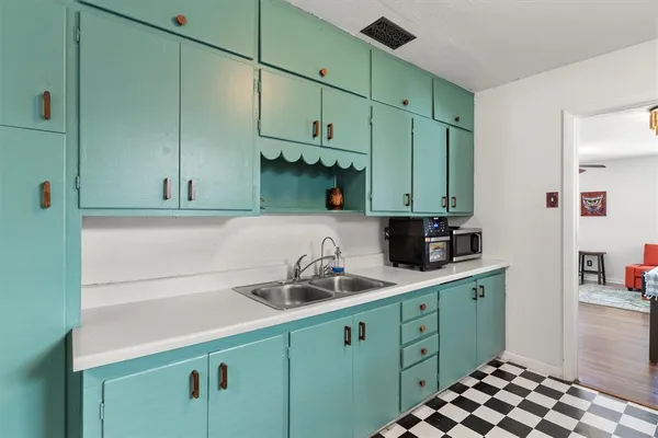 $269,000 | 2739 Livingston Avenue, Fort Worth, TX 76110