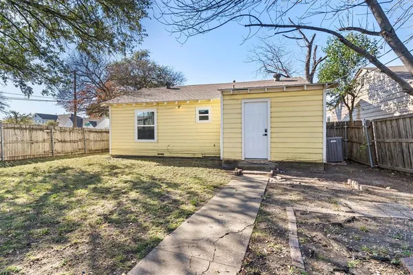 $269,000 | 2739 Livingston Avenue, Fort Worth, TX 76110