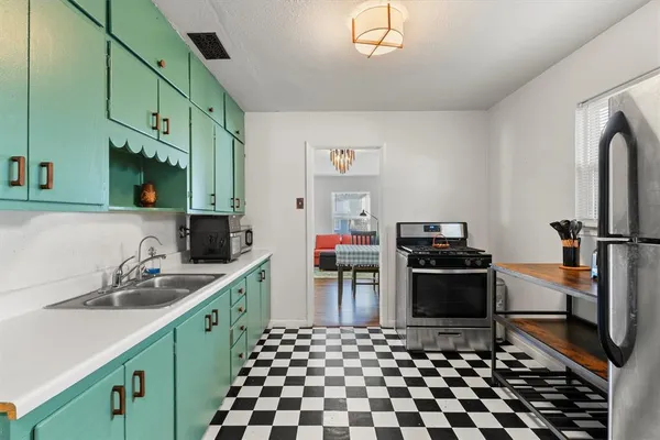 $269,000 | 2739 Livingston Avenue, Fort Worth, TX 76110