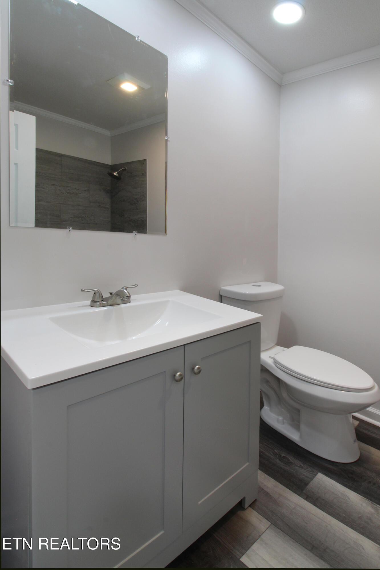 7824 Cedarcrest Road Knoxville, TN 37938 - Photo 13 of 35 2nd Bathroom