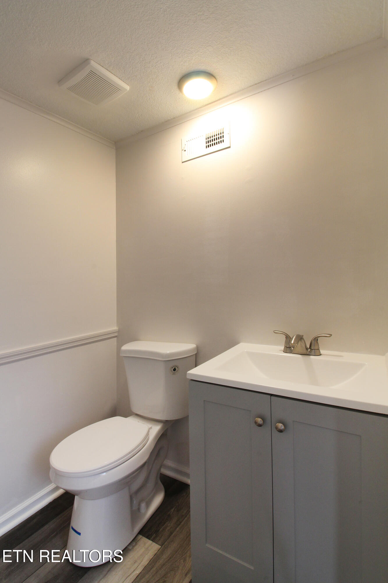 7824 Cedarcrest Road Knoxville, TN 37938 - Photo 18 of 35 Half Bathroom