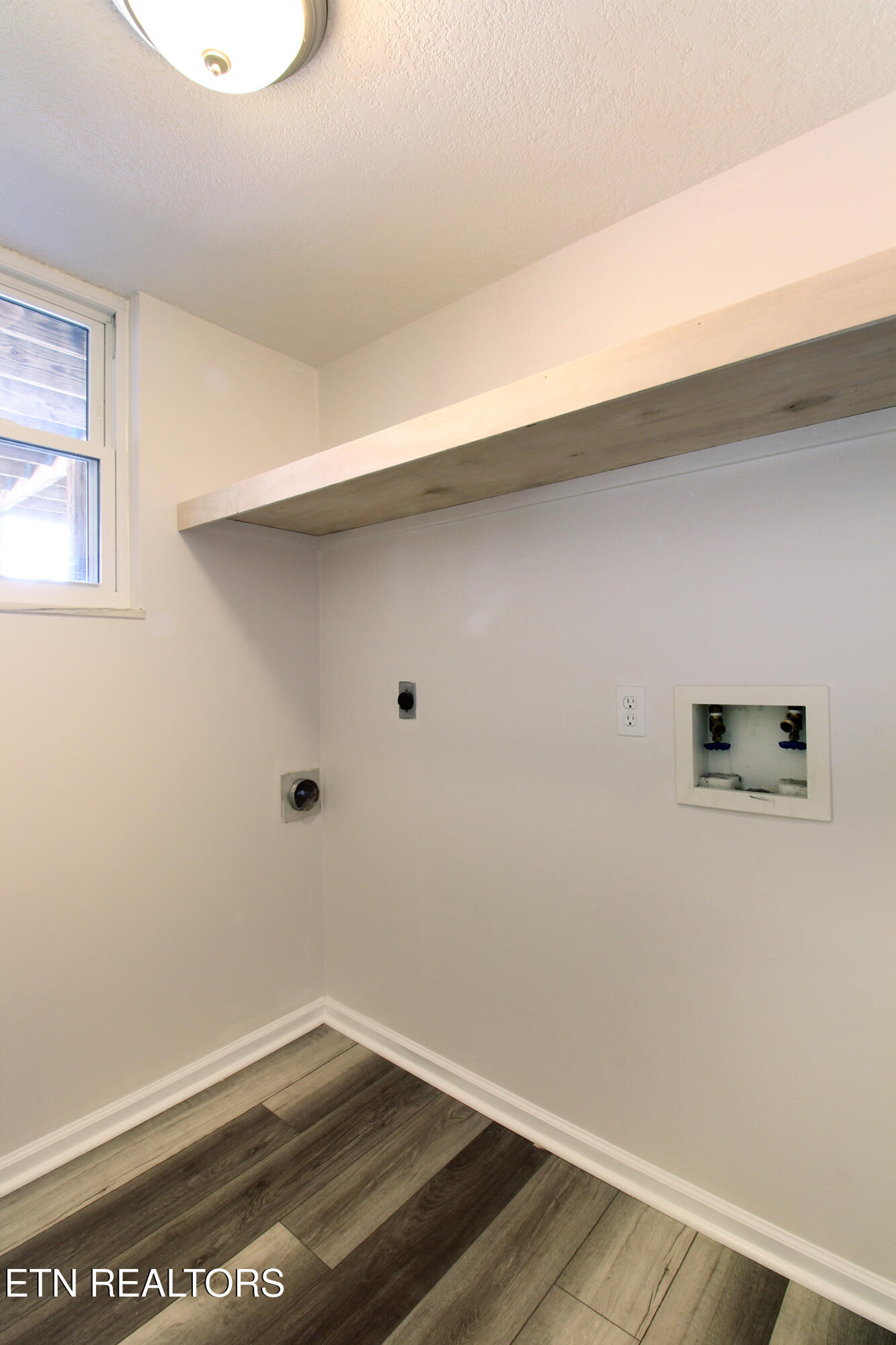 7824 Cedarcrest Road Knoxville, TN 37938 - Photo 19 of 35 Laundry Room