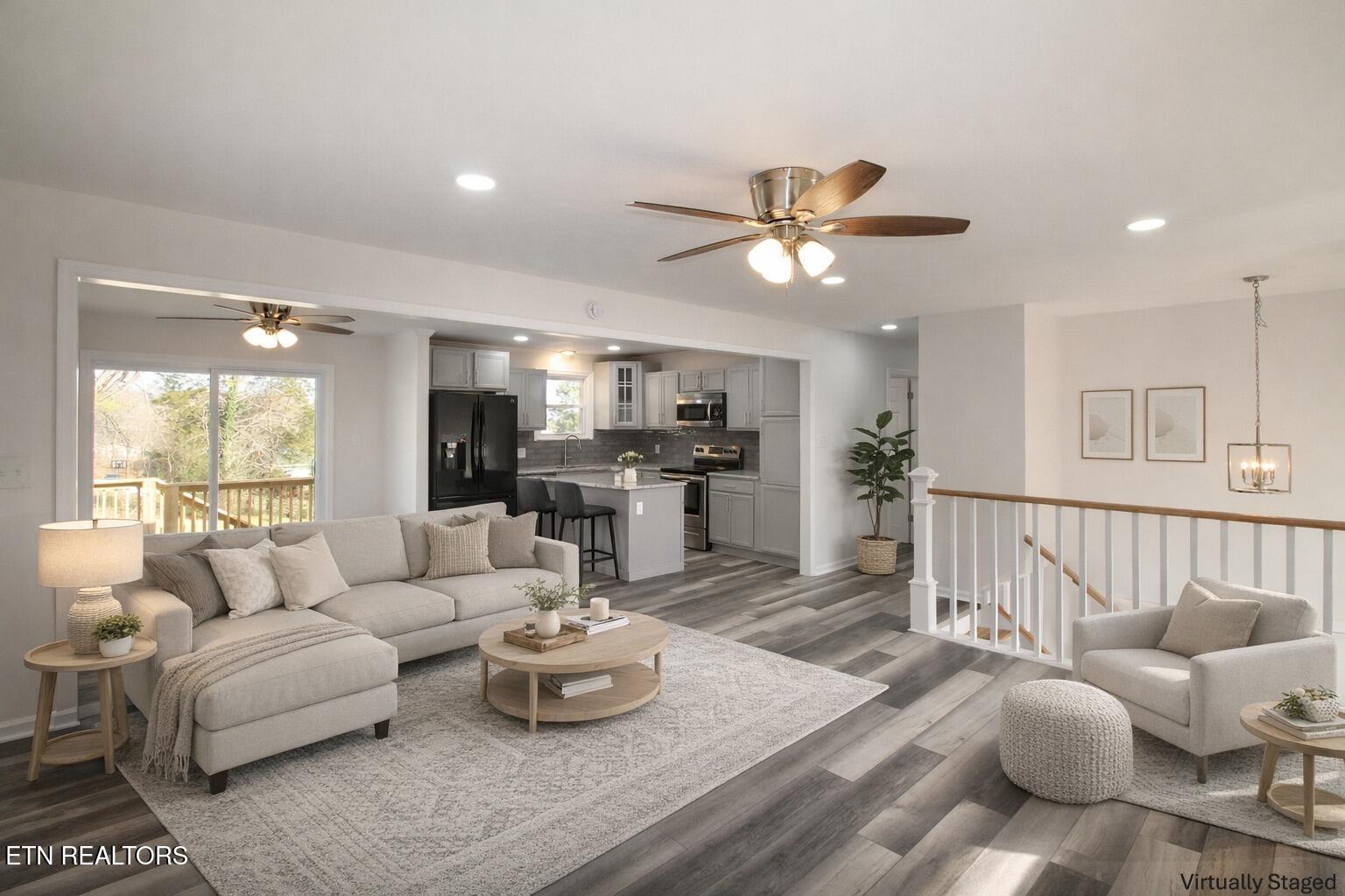 7824 Cedarcrest Road Knoxville, TN 37938 - Photo 7 of 35 Living Room