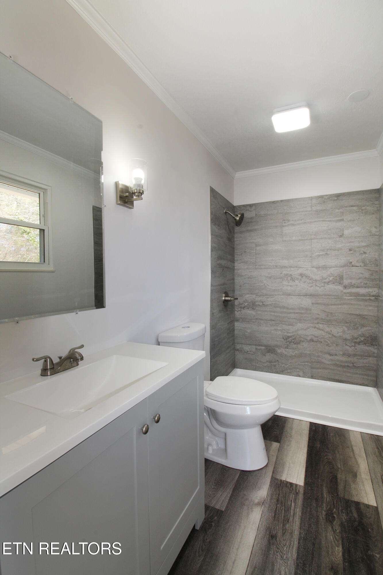 7824 Cedarcrest Road Knoxville, TN 37938 - Photo 10 of 35 Master Bathroom