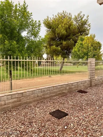 $2,400 | 5133 Future Drive, Las Vegas, NV 89130