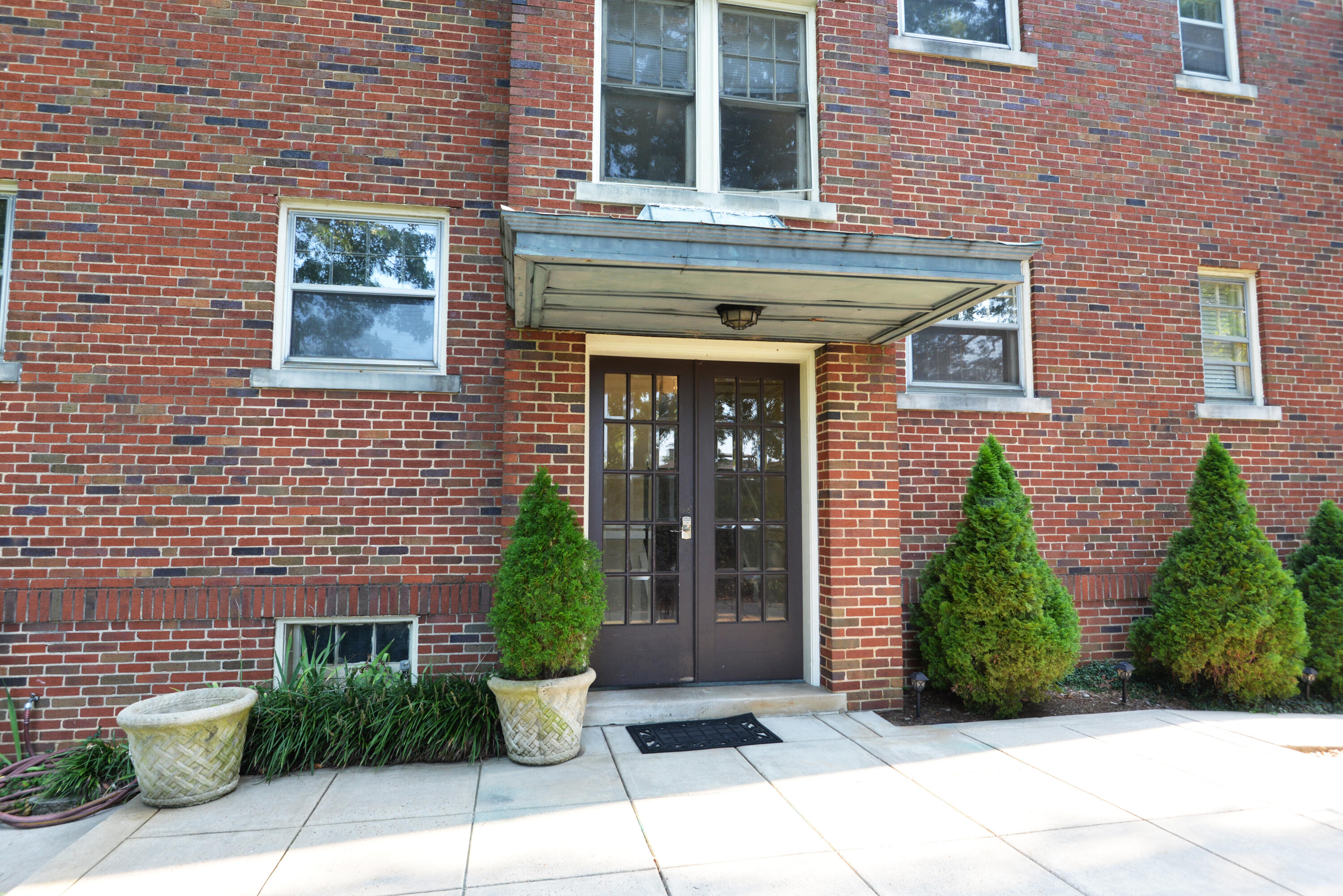 190 North Crest Road, Unit 1 Chattanooga, TN 37404 - Photo 3 of 25 Side building entry