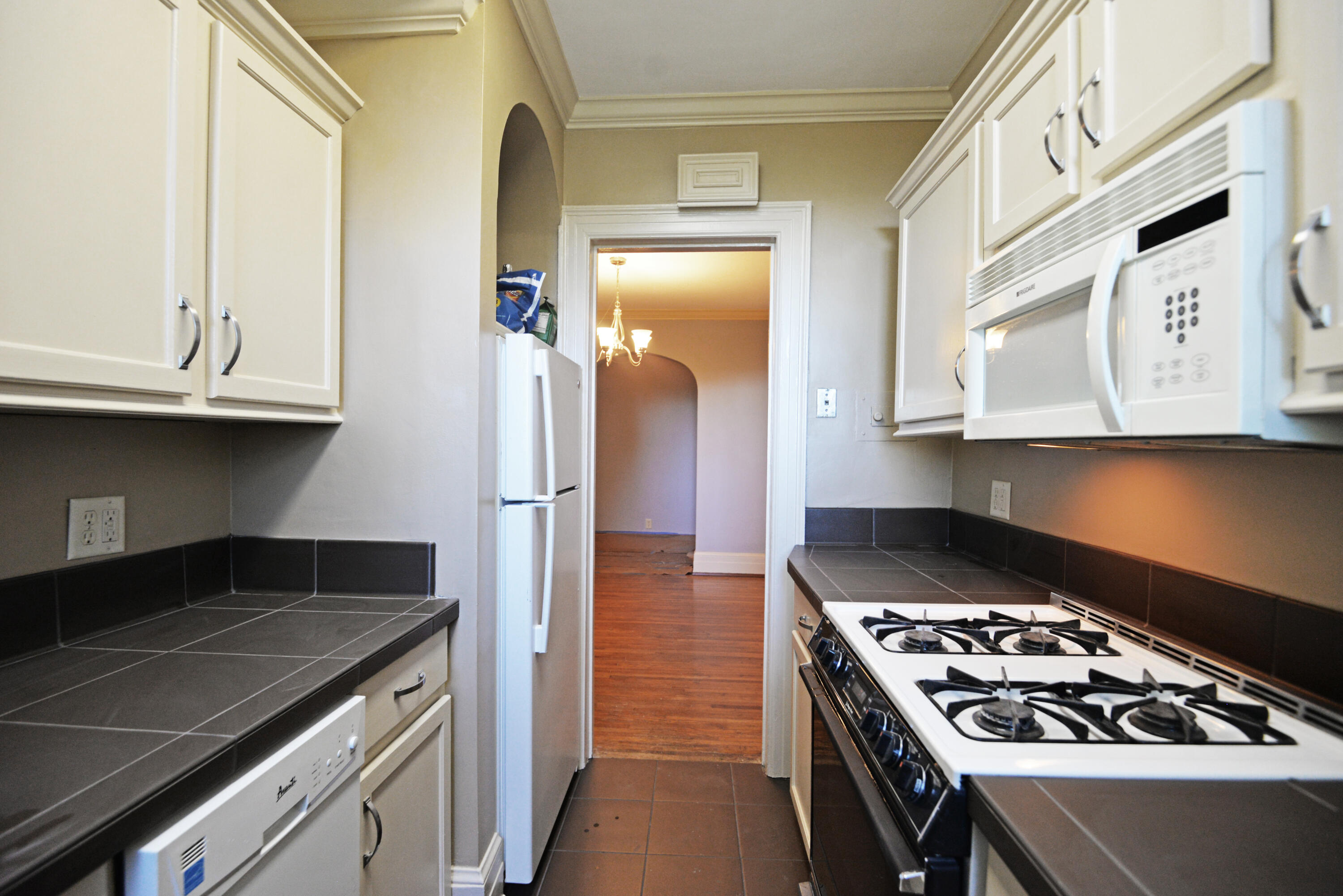 190 North Crest Road, Unit 1 Chattanooga, TN 37404 - Photo 8 of 25 Kitchen view 2