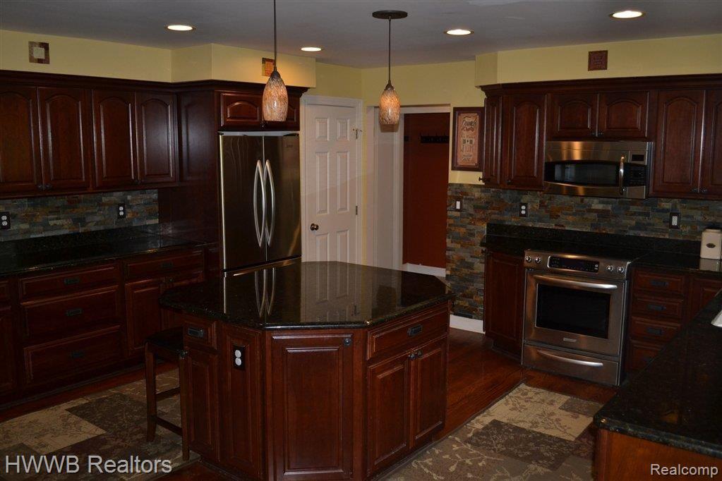 1730 Hosner Road Oxford, MI 48370 - Photo 7 of 24 07-Kitchen (Copy).JPG