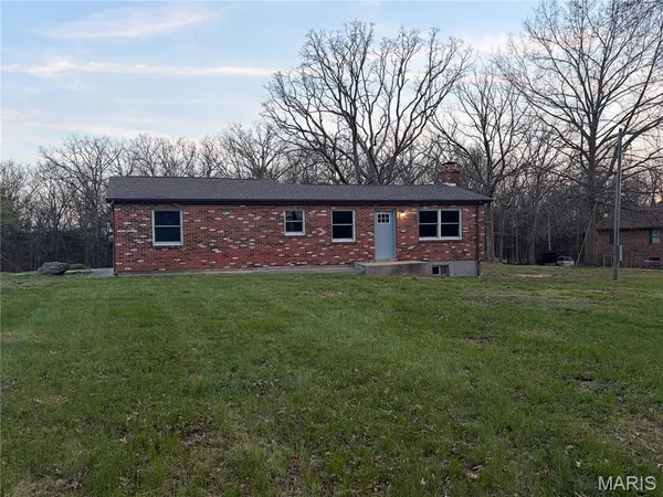 $299,500 | 2738 Highway 50, Beaufort, MO 63013