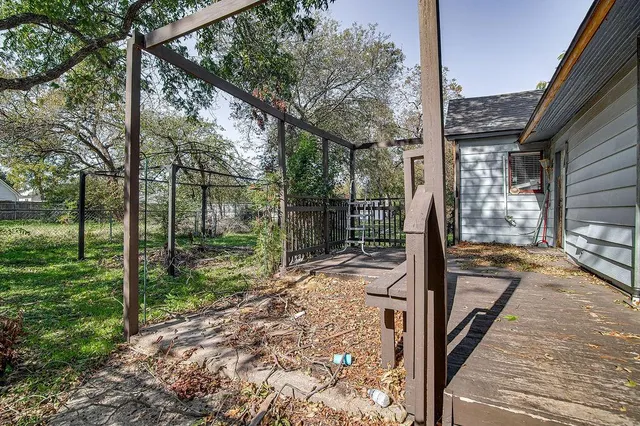 $195,000 | 735 North Robinson Street, Cleburne, TX 76031