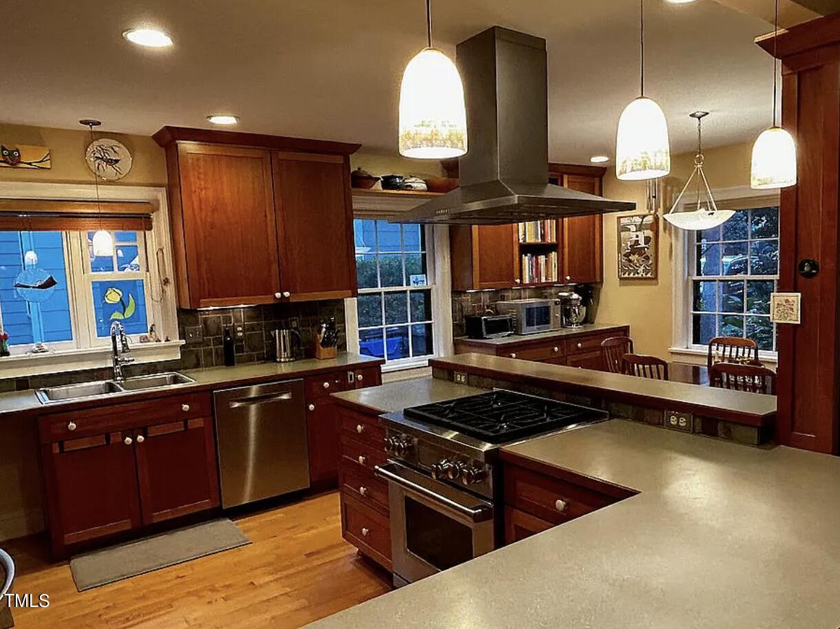309 Perry_Kitchen