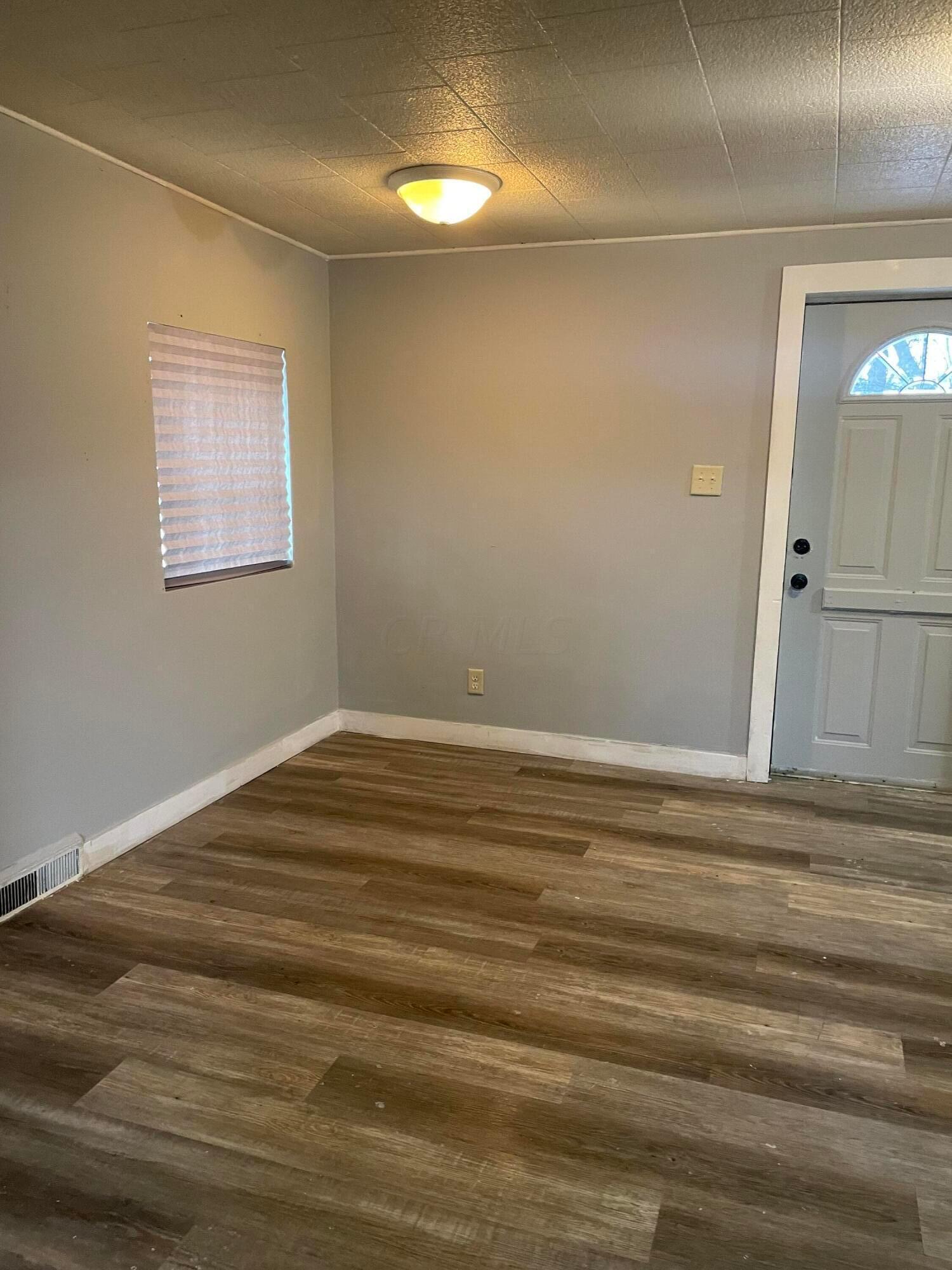 2074 East Cooke Road Columbus, OH 43224 - Photo 11 of 17 Dining Area