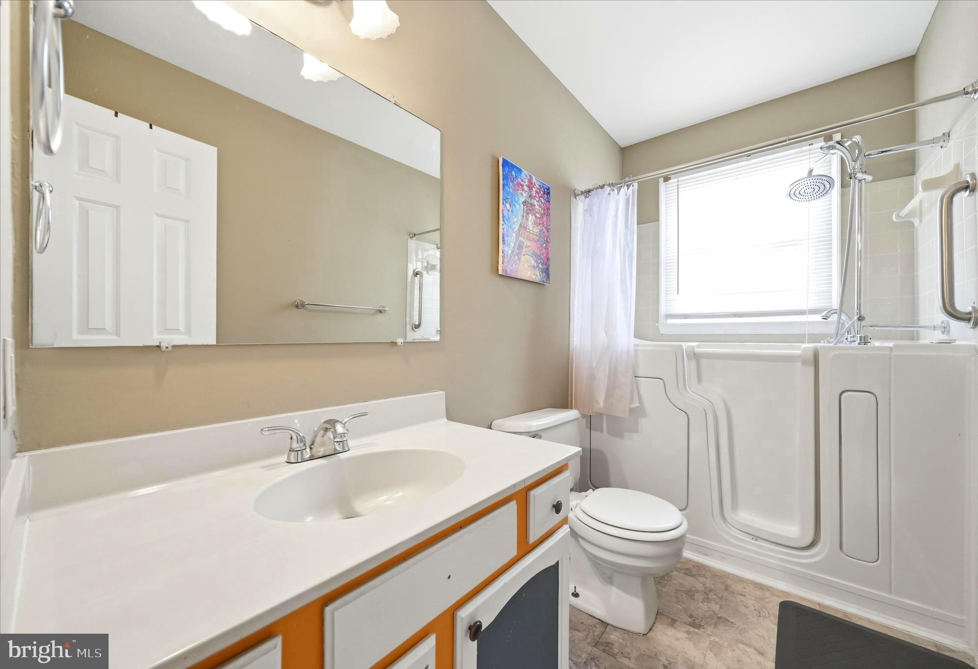 3504 Fox Ridge Road Waldorf, MD 20601 - Photo 15 of 20 Hall Bathroom