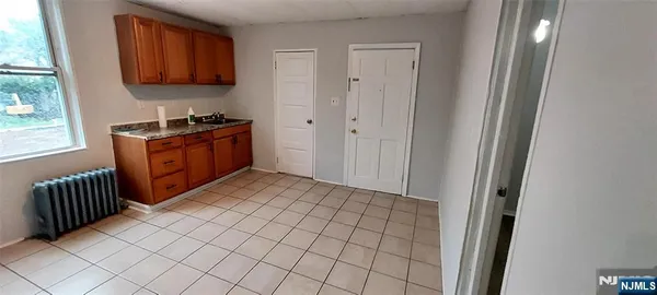 $2,320 | 225 McBride Avenue, Unit 3, Paterson, NJ 07501