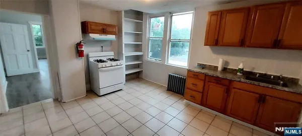 $2,320 | 225 McBride Avenue, Unit 3, Paterson, NJ 07501