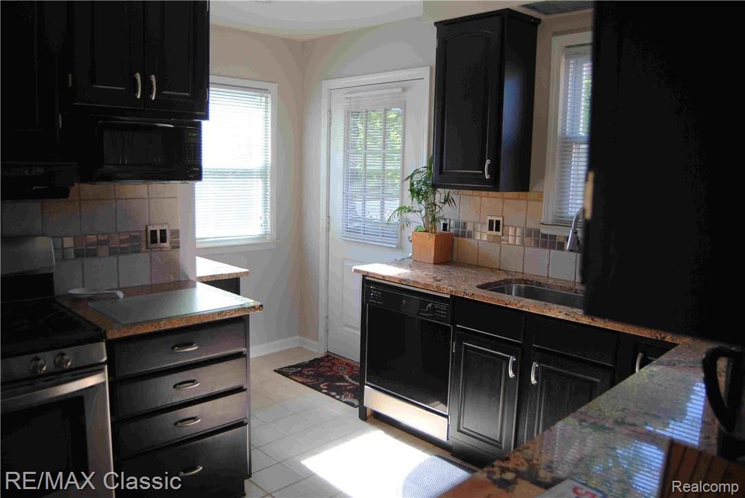 2175 Harvard Road Berkley, MI 48072 - Photo 18 of 52 Kitchen 4.jpg